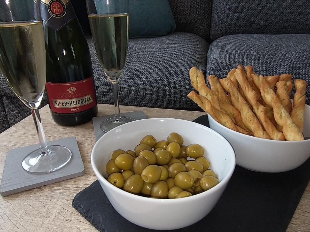צ'יצ'סטר Chipad Mono - Quality City Centre Apartment, With Free Parking Space מראה חיצוני תמונה